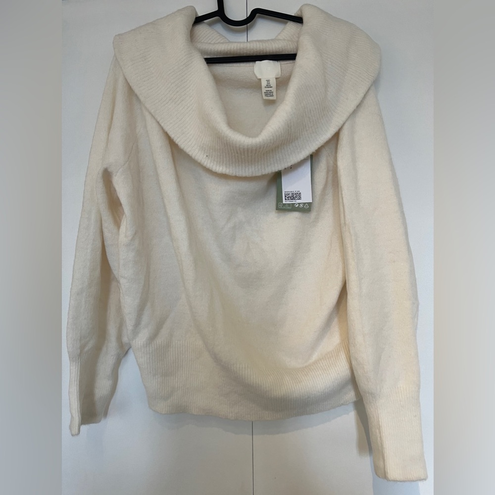 H&M Off-the-shoulder Sweater size S with tag